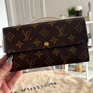 Authentic Louis Vuitton Monogram Sarah Wallet (Vintage)